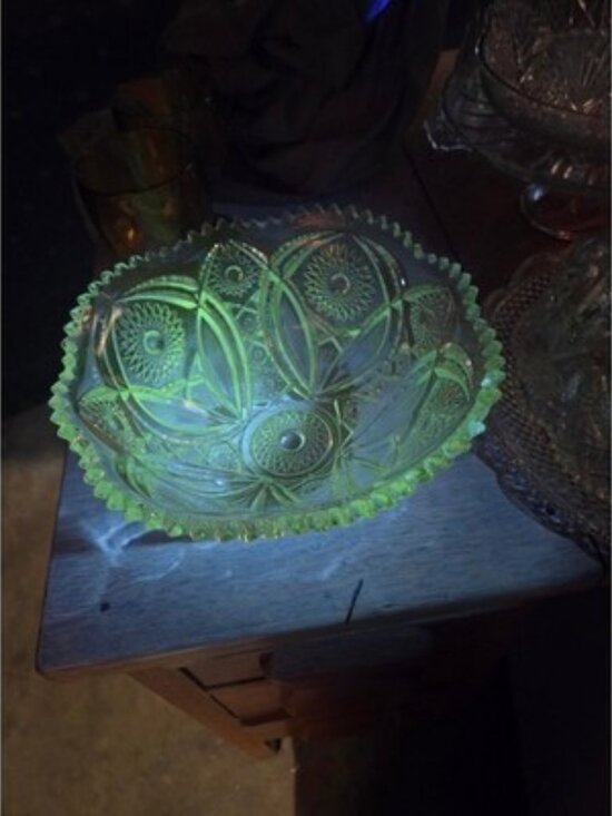 Other - VTG Manganese Clear Glass Bowl Starburst UV Glow 365nm AS-IS Chipped/Read
